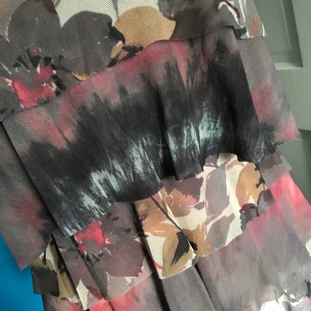 NWOT Beautiful Ruffle Top 🥀 - Picture 4 of 4